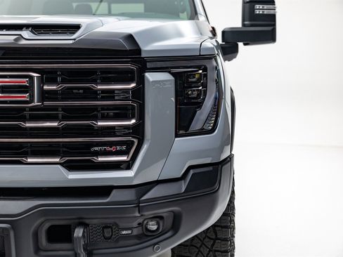 Used 2025 GMC Sierra 2500 AT4X w/ AT4X AEV Edition image 10