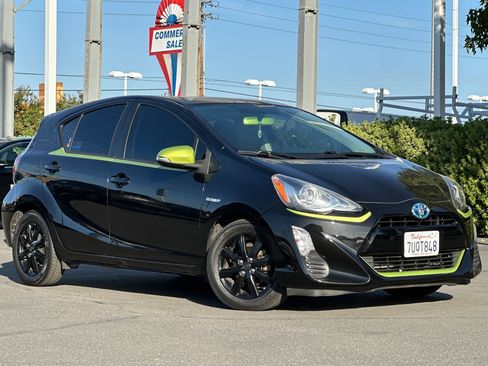 Used 2016 Toyota Prius C image 2
