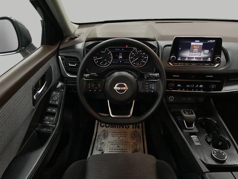 Used 2023 Nissan Rogue SV image 12