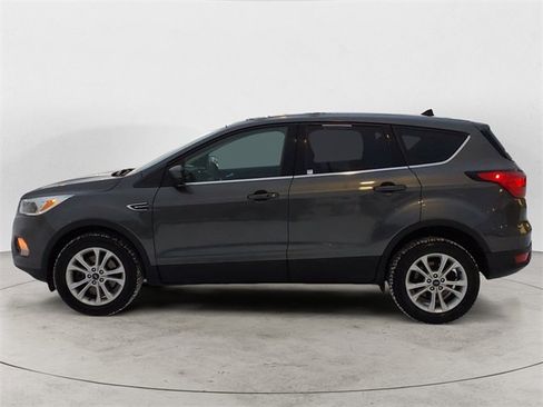 Used 2019 Ford Escape SE image 2