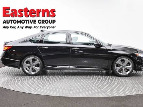 Used 2018 Honda Accord Touring image 4