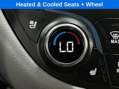 Used 2017 Chevrolet Malibu Premier w/ Premier Sun and Wheel Package image 3