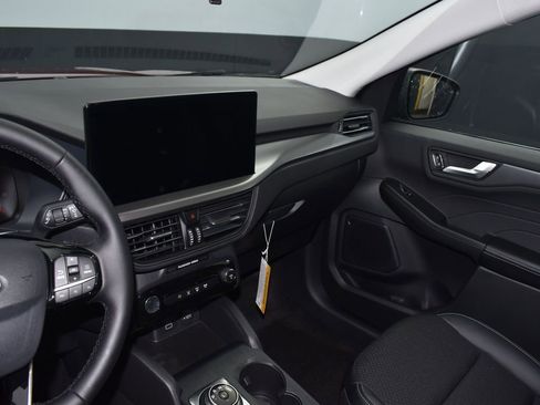 New 2025 Ford Escape SE image 17