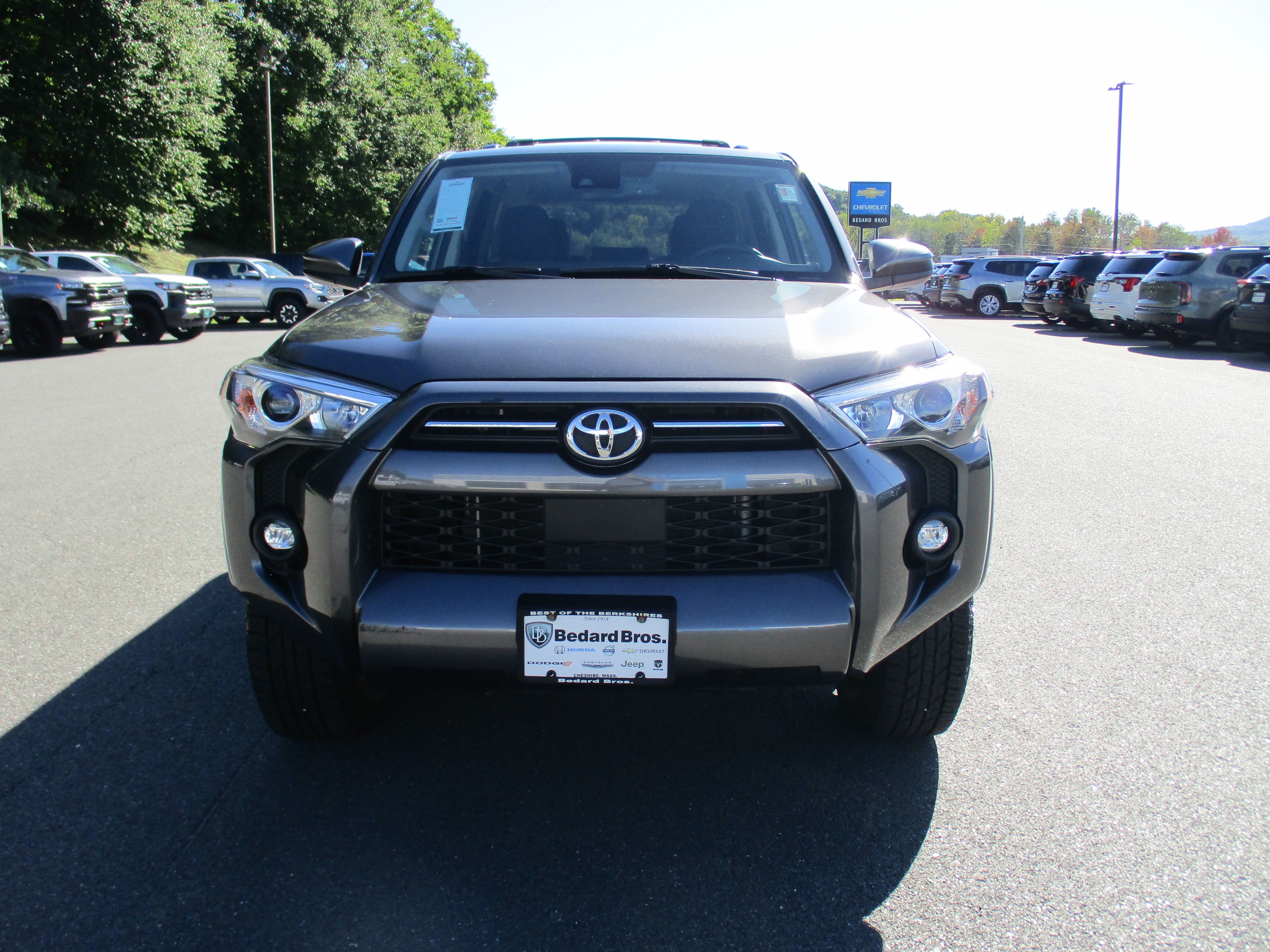Used 2022 Toyota 4Runner SR5 AWD/4WD image 2
