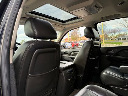 Used 2011 GMC Yukon Denali image 34