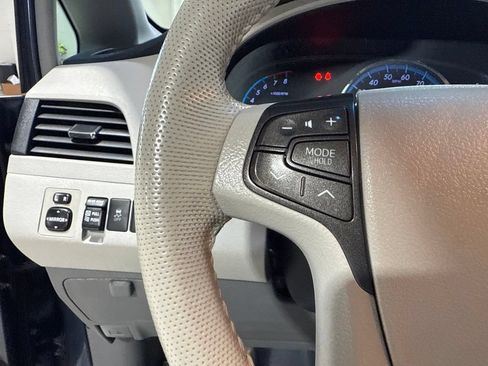 Used 2014 Toyota Sienna XLE w/ Entertainment Package FWD image 13