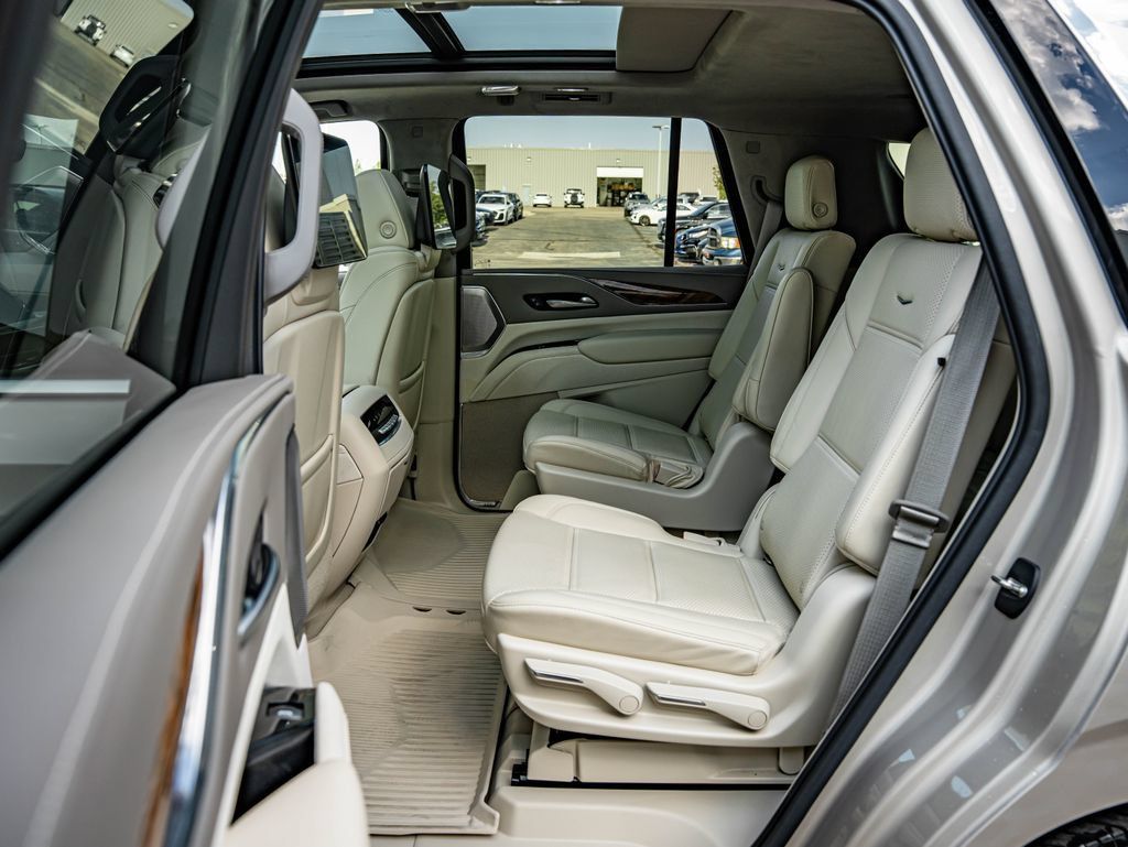 Used 2021 Cadillac Escalade Premium Luxury Platinum w/ Heavy-Duty Trailer Package AWD/4WD image 36