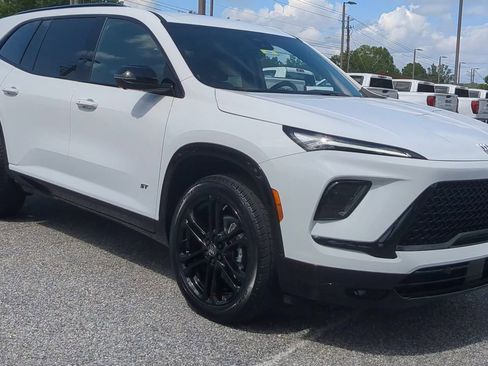 Used 2026 Buick Enclave Sport Touring w/ Power Package image 2