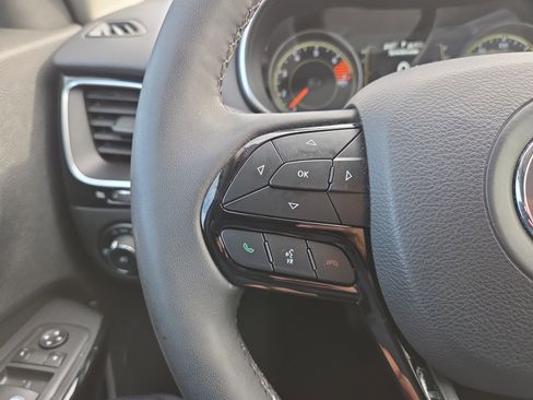 Used 2021 Jeep Cherokee Latitude Plus image 11