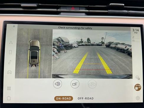 Used 2023 Land Rover Range Rover Long Wheelbase SE AWD/4WD image 14