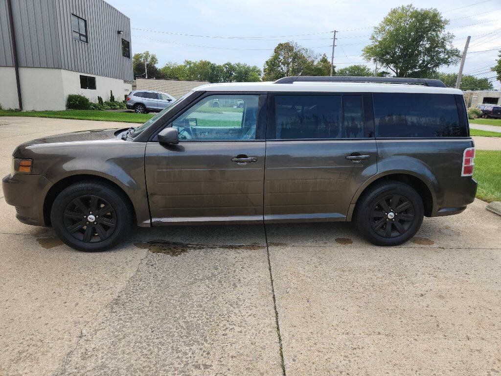 Used 2011 Ford Flex SE FWD image 4