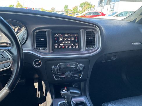 Used 2020 Dodge Charger SXT w/ Leather Interior Group image 9