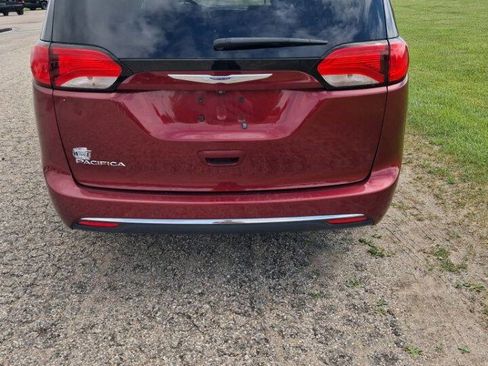 Used 2019 Chrysler Pacifica Touring Plus w/ Advanced Safetytec Group FWD image 4