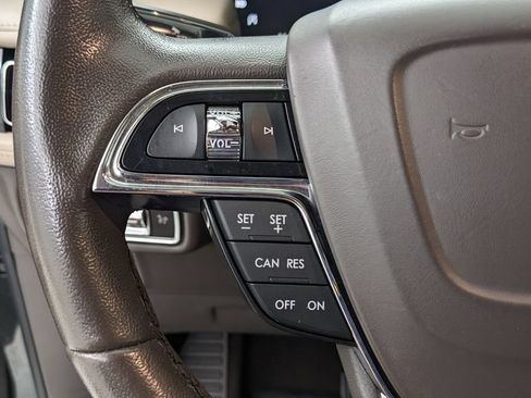 Used 2023 Lincoln Nautilus FWD w/ Premium Package image 30