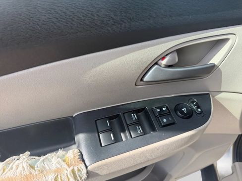 Used 2011 Honda Odyssey LX image 14