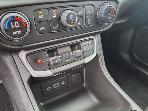 Used 2022 GMC Terrain SLE w/ Driver Convenience Package image 14