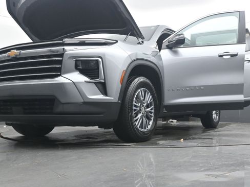 Used 2025 Chevrolet Traverse LT image 29