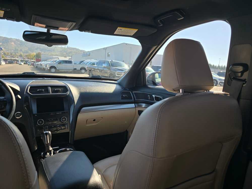 Used 2019 Ford Explorer XLT w/ Equipment Group 202A AWD/4WD image 14