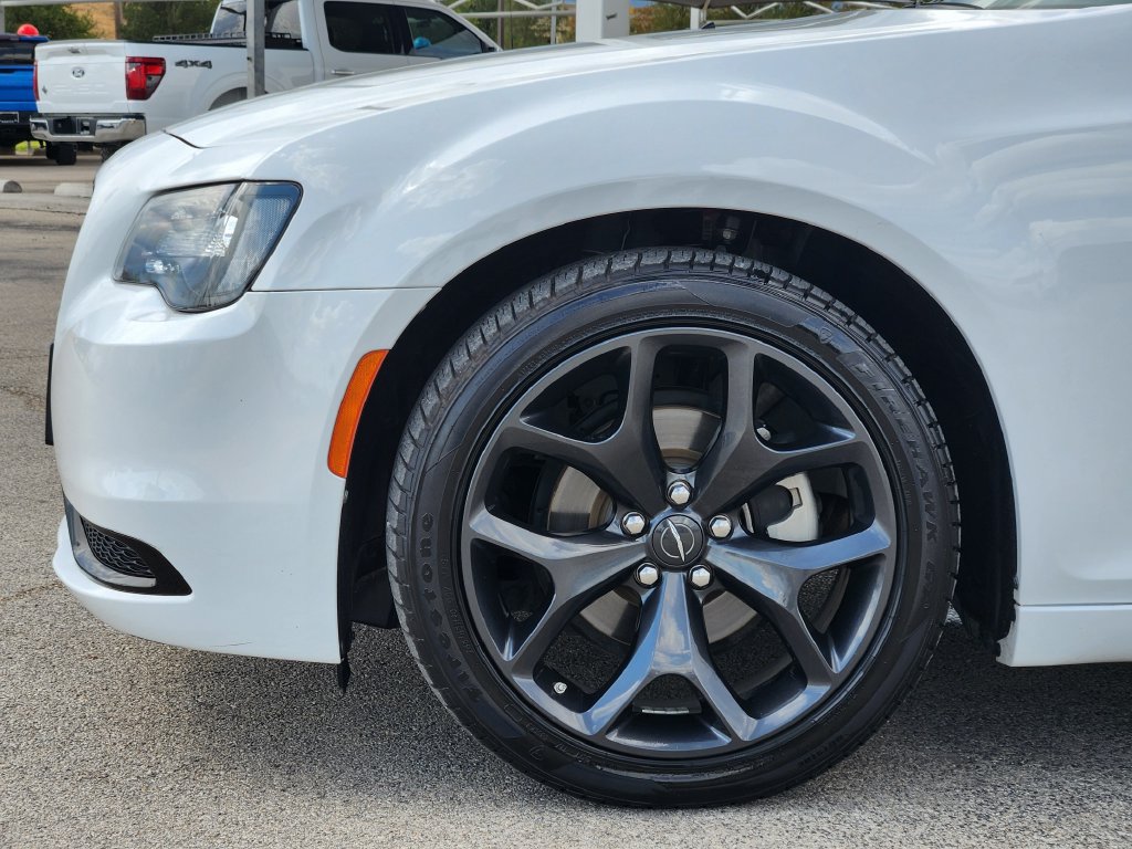 Used 2023 Chrysler 300 Touring w/ Sport Appearance Package RWD image 10