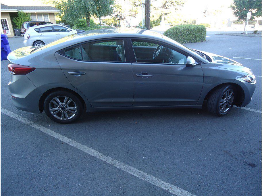 Used 2017 Hyundai Elantra SE FWD image 5