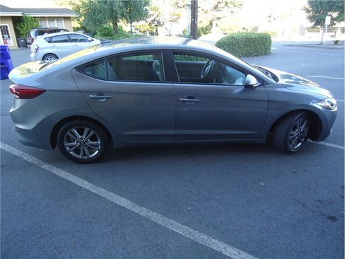 Used 2017 Hyundai Elantra SE FWD image 5