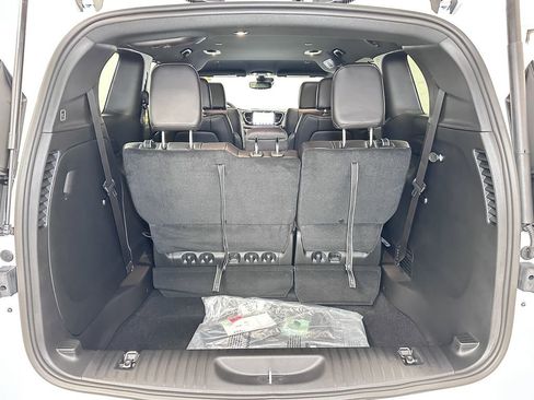 New 2026 Chrysler Pacifica Select image 14