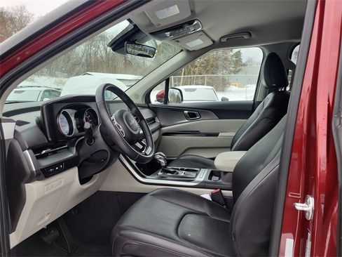 Certified 2023 Kia Carnival LX image 8