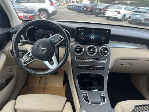 Used 2022 Mercedes-Benz GLC 300 4MATIC image 2