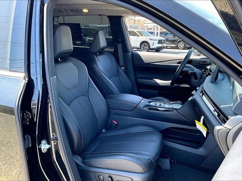 Certified 2026 INFINITI QX60 Luxe w/ Family Package FWD image 12