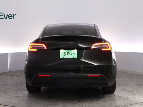 Used 2022 Tesla Model Y Long Range AWD/4WD image 15