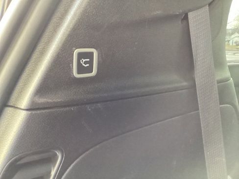 Used 2021 Chrysler Pacifica Touring-L w/ Uconnect Theater Family Group image 13