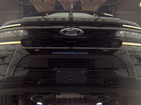 Used 2023 Ford Expedition Limited AWD/4WD image 2