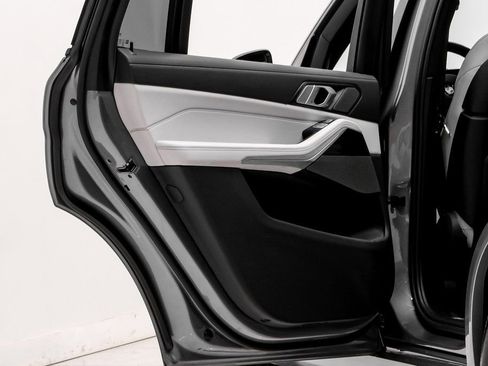 Used 2023 BMW X7 xDrive40i w/ M Sport Package image 41