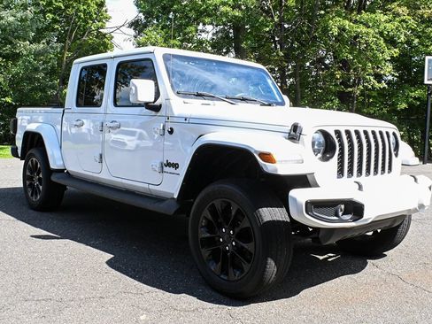 Used 2023 Jeep Gladiator Overland AWD/4WD image 5