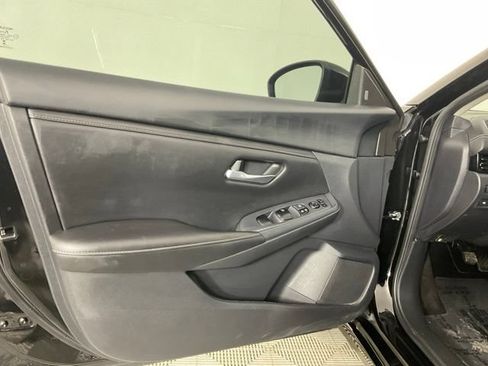 Used 2024 Nissan Sentra SV FWD image 11