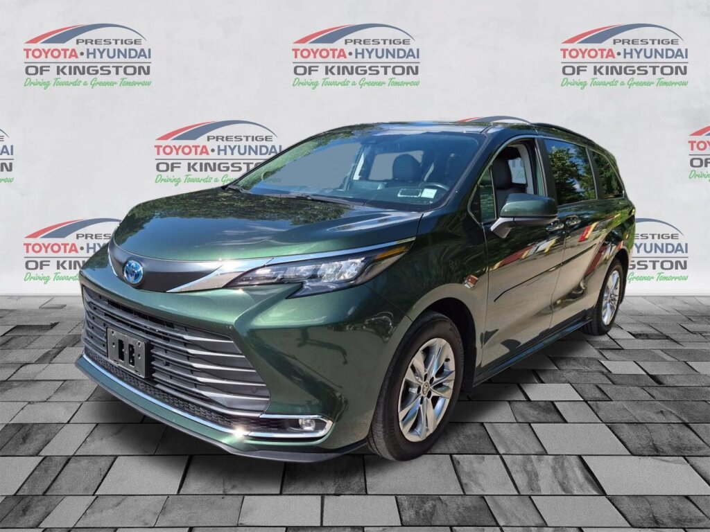 Used 2024 Toyota Sienna XLE w/ XLE Plus Package AWD/4WD image 7