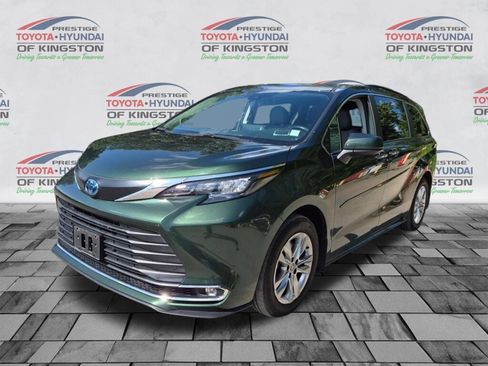Used 2024 Toyota Sienna XLE w/ XLE Plus Package AWD/4WD image 7