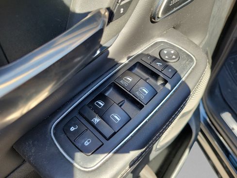 Used 2020 RAM 1500 Limited w/ Black Appearance Package AWD/4WD image 13