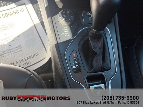 Used 2021 Jeep Cherokee Trailhawk AWD/4WD image 15