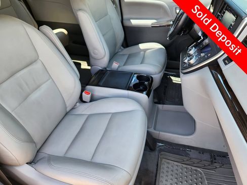 Used 2020 Toyota Sienna XLE w/ XLE Navigation Package AWD/4WD image 21