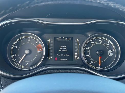 Used 2021 Jeep Cherokee Latitude Plus image 18