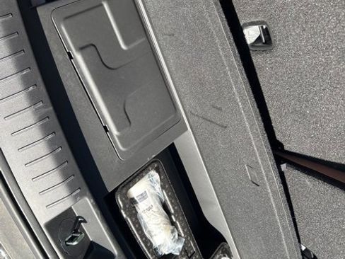 Used 2025 Hyundai Santa Fe Limited image 32