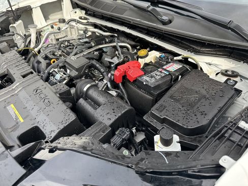 Used 2025 Nissan Kicks SR image 32