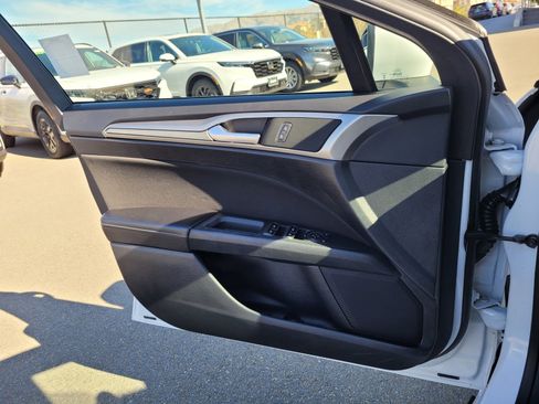 Used 2020 Ford Fusion SE image 16