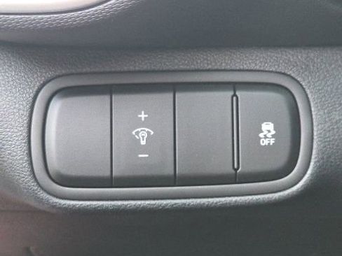 Used 2024 Hyundai Venue SEL image 19