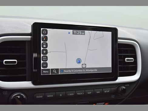 Used 2025 Hyundai Venue Limited FWD image 25