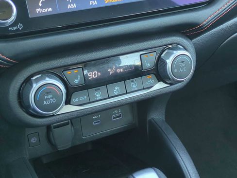 Used 2024 Nissan Versa SR image 17