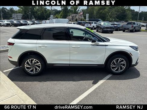 Used 2023 Lincoln Corsair AWD image 9