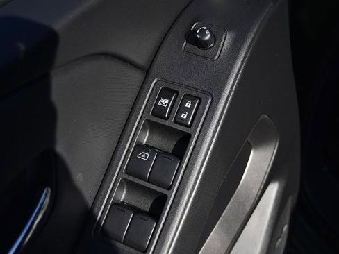 Certified 2024 Nissan Frontier SL image 10