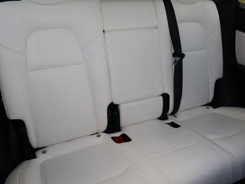 Used 2021 Tesla Model Y Long Range image 18